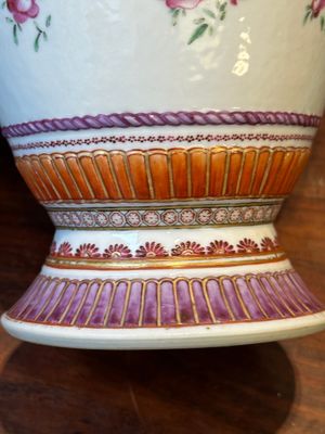A pair of Chinese famille rose 'cornucopia' vases with chilong handles, Qianlong — 照片 10