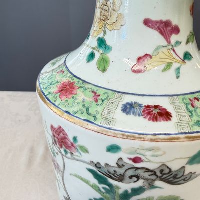 A pair of Chinese famille rose 'Court Lady in a Garden Setting' vases — 照片 4
