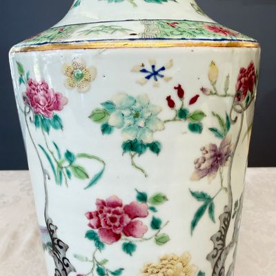 A pair of Chinese famille rose 'Court Lady in a Garden Setting' vases — 照片 11