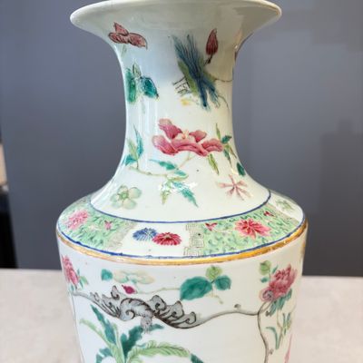 A pair of Chinese famille rose 'Court Lady in a Garden Setting' vases — 照片 13