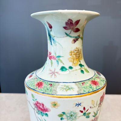 A pair of Chinese famille rose 'Court Lady in a Garden Setting' vases — 照片 15