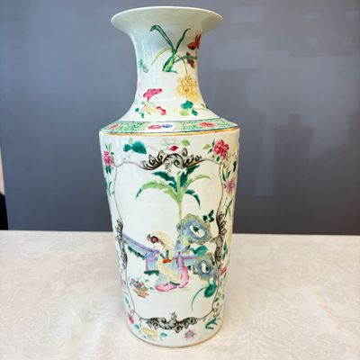 A pair of Chinese famille rose 'Court Lady in a Garden Setting' vases — 照片 21