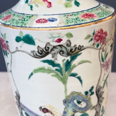 A pair of Chinese famille rose 'Court Lady in a Garden Setting' vases — 照片 24