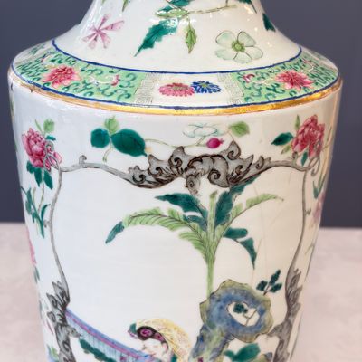 A pair of Chinese famille rose 'Court Lady in a Garden Setting' vases — 照片 30