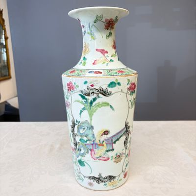 A pair of Chinese famille rose 'Court Lady in a Garden Setting' vases — 照片 2