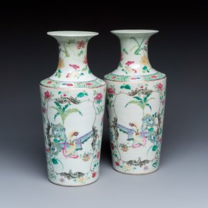 A pair of Chinese famille rose 'Court Lady in a Garden Setting' vases — 照片 1