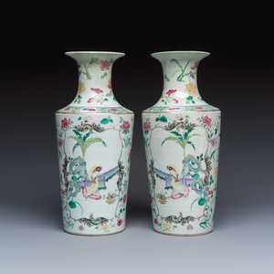 A pair of Chinese famille rose 'Court Lady in a Garden Setting' vases — 照片 2