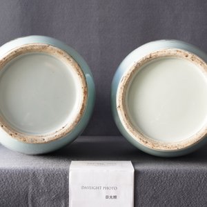 A pair of Chinese famille rose 'court scene' vases, 19/20th C. — photo 10
