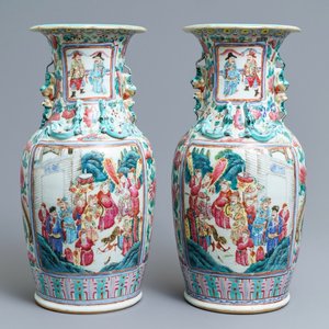 A pair of Chinese famille rose court scene vases, 19th C. — 照片 1