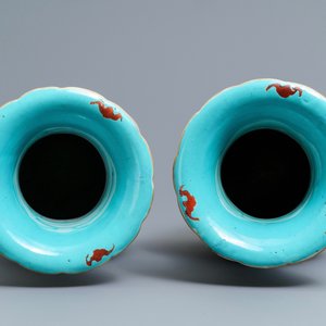 A pair of Chinese famille rose court scene vases, 19th C. — 照片 5