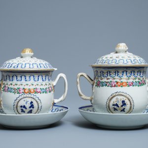A pair of Chinese famille rose covered bowls on stands, Qianlong — 照片 2