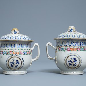 A pair of Chinese famille rose covered bowls on stands, Qianlong — 照片 5