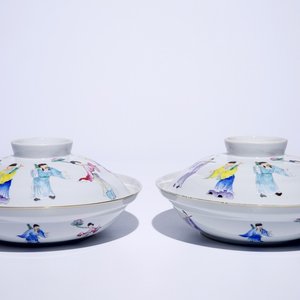 A pair of Chinese famille rose covered bowls with the eight immortals, Guangxu mark and prob. of the period, 19/20th C. — 照片 1