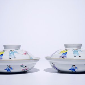 A pair of Chinese famille rose covered bowls with the eight immortals, Guangxu mark and prob. of the period, 19/20th C. — 照片 2
