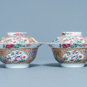 A pair of Chinese famille rose covered bowls, Yongzheng — photo 3