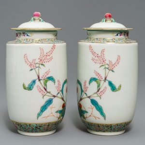 A pair of Chinese famille rose covered vases, Jiaqing mark, Republic, 20th C. — 照片 3