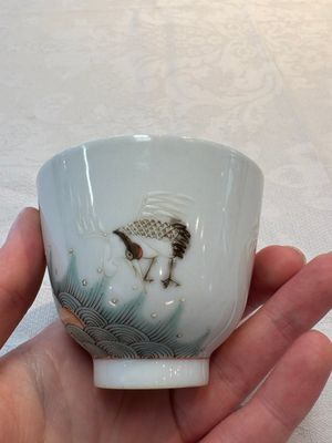 A pair of Chinese famille rose 'crane' cups and a 'dragon' brush pot, Guangxu mark, 20th C. — photo 19