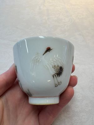 A pair of Chinese famille rose 'crane' cups and a 'dragon' brush pot, Guangxu mark, 20th C. — photo 4