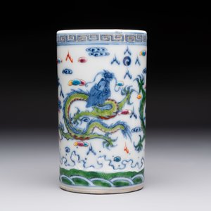 A pair of Chinese famille rose 'crane' cups and a 'dragon' brush pot, Guangxu mark, 20th C. — photo 12