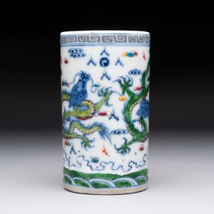 A pair of Chinese famille rose 'crane' cups and a 'dragon' brush pot, Guangxu mark, 20th C. — photo 13