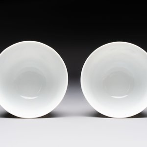 A pair of Chinese famille rose 'crane' cups and a 'dragon' brush pot, Guangxu mark, 20th C. — photo 6