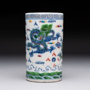 A pair of Chinese famille rose 'crane' cups and a 'dragon' brush pot, Guangxu mark, 20th C. — photo 10