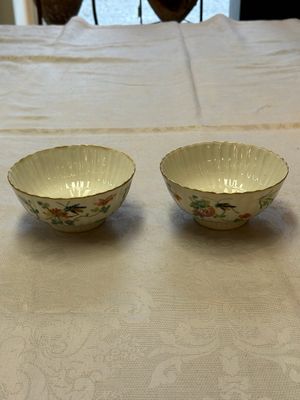 A pair of Chinese famille rose 'Cricket' bowls, Tongzhi marks, 19th C. — photo 1