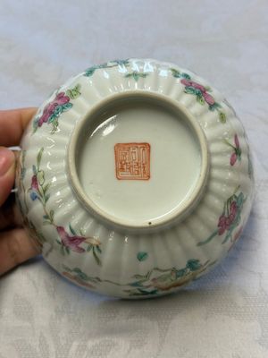 A pair of Chinese famille rose 'Cricket' bowls, Tongzhi marks, 19th C. — photo 11
