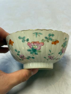 A pair of Chinese famille rose 'Cricket' bowls, Tongzhi marks, 19th C. — photo 15