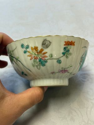 A pair of Chinese famille rose 'Cricket' bowls, Tongzhi marks, 19th C. — photo 17