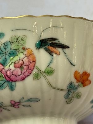 A pair of Chinese famille rose 'Cricket' bowls, Tongzhi marks, 19th C. — photo 20