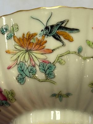 A pair of Chinese famille rose 'Cricket' bowls, Tongzhi marks, 19th C. — photo 7