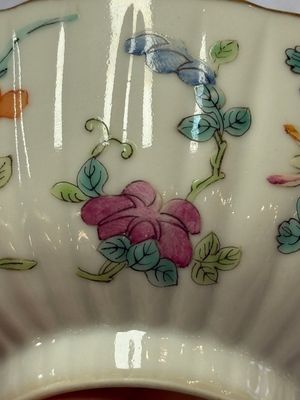 A pair of Chinese famille rose 'Cricket' bowls, Tongzhi marks, 19th C. — photo 8