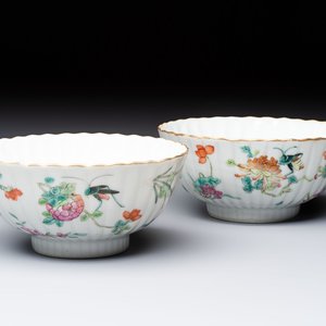 A pair of Chinese famille rose 'Cricket' bowls, Tongzhi marks, 19th C. — photo 1