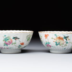 A pair of Chinese famille rose 'Cricket' bowls, Tongzhi marks, 19th C. — photo 2