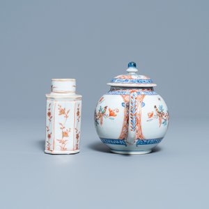 A pair of Chinese famille rose cups and saucers, a Dutch-decorated teapot and a tea caddy, Kangxi/Qianlong — 照片 11