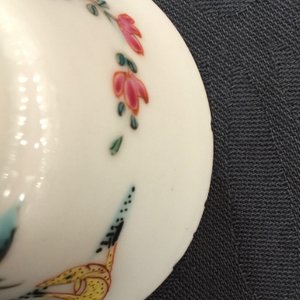 A pair of Chinese famille rose cups and saucers with deer, Yongzheng, 1723-1735 — 照片 14