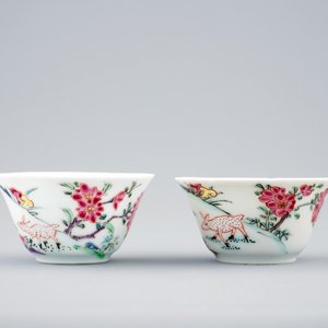 A pair of Chinese famille rose cups and saucers with deer, Yongzheng, 1723-1735 — 照片 6