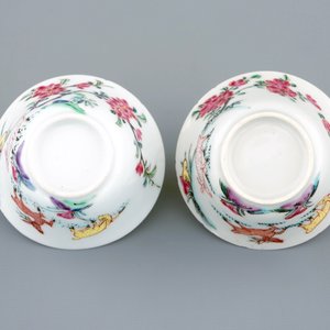A pair of Chinese famille rose cups and saucers with deer, Yongzheng, 1723-1735 — 照片 9