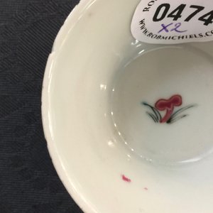 A pair of Chinese famille rose cups and saucers with deer, Yongzheng, 1723-1735 — 照片 12
