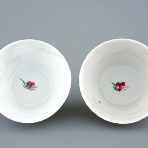 A pair of Chinese famille rose cups and saucers with deer, Yongzheng, 1723-1735 — 照片 8
