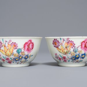 A pair of Chinese famille rose cups and saucers with fine floral design, Qianlong — 照片 4