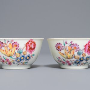 A pair of Chinese famille rose cups and saucers with fine floral design, Qianlong — 照片 6