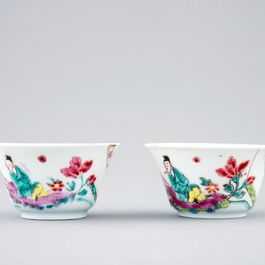 A pair of Chinese famille rose cups and saucers with horses, Yongzheng, 1723-1735 — photo 6