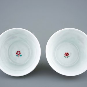 A pair of Chinese famille rose cups and saucers with horses, Yongzheng, 1723-1735 — photo 8