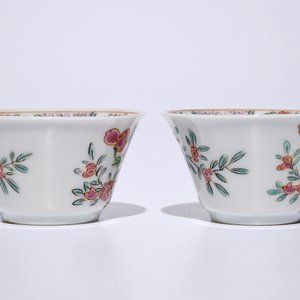 A pair of Chinese famille rose cups and saucers, Yongzheng/Qianlong — photo 7