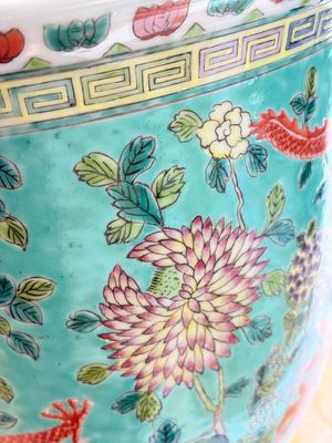 A pair of Chinese famille rose Dayazhai-style 'Dragon' jardinières, 20th C. — photo 11