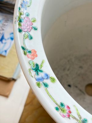 A pair of Chinese famille rose Dayazhai-style 'Dragon' jardinières, 20th C. — photo 18