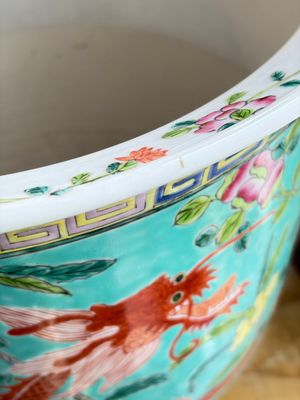 A pair of Chinese famille rose Dayazhai-style 'Dragon' jardinières, 20th C. — photo 21