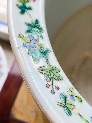 A pair of Chinese famille rose Dayazhai-style 'Dragon' jardinières, 20th C. — photo 3